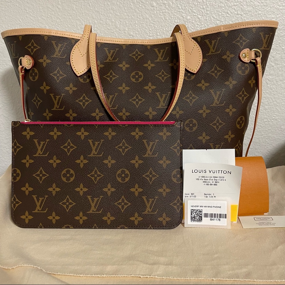 New Louis Vuitton Neverfull NM size MM Monogram Pivoine interior.